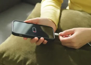 الشحن العكسي في الآيفون