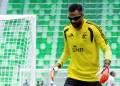 نظارات لاعبي المنتخب السعودي تثير التساؤلات.. دونيس يعتمد التدريب العصبي والتكنولوجيا الحديثة لتطوير الحراس