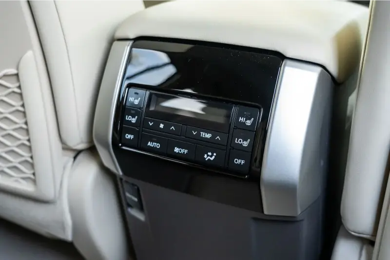 فتحة التكييف الخلفية في تويوتا برادو 2022 Toyota Prado