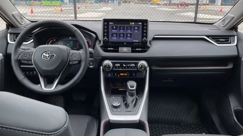 الشاشة المركزية في مقصورة تويوتا راف 4 2022 Toyota RAV4