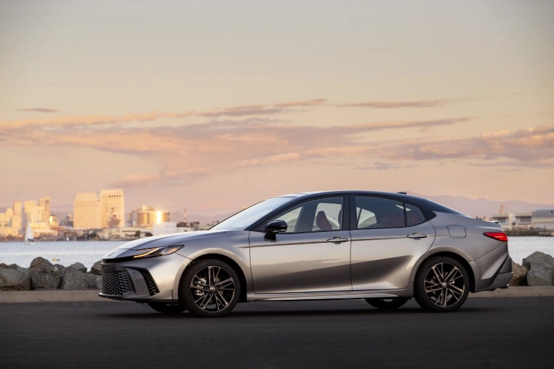 التصميم الجانبي لسيارة تويوتا كامري جراندي 2026 Toyota Camry Grande