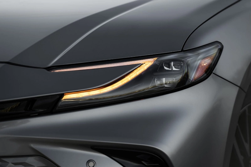 تصميم الإضاءة الأمامية من سيارة تويوتا كامري جراندي 2026 Toyota Camry Grande