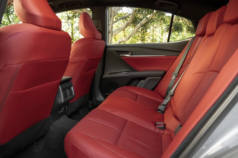 المساحة في المقاعد الخلفية بمقصورة تويوتا كامري جراندي 2026 Toyota Camry Grande