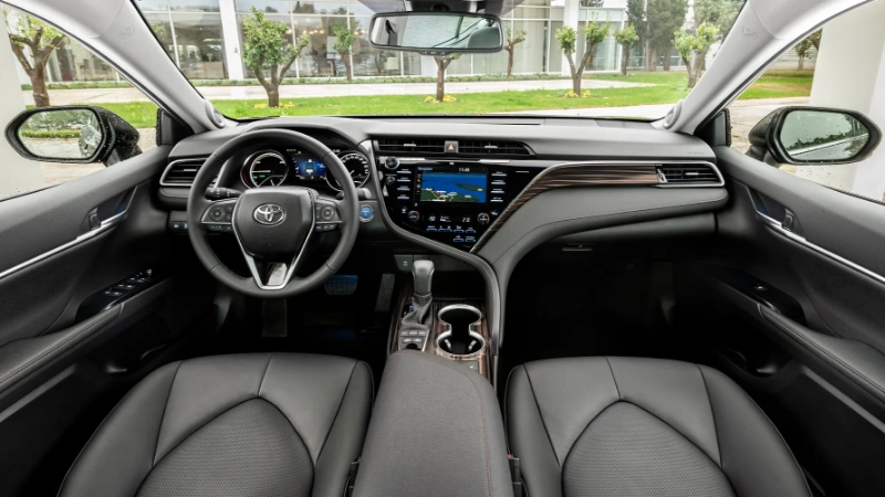 تصميم لوحة القيادة في مقصورة تويوتا-كامري le hev 2026 toyota camry le hev