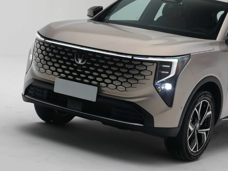 تصميم الواجهة والإضاءة الأمامية في شانجان يوني إس 2027 Changan UNI-S