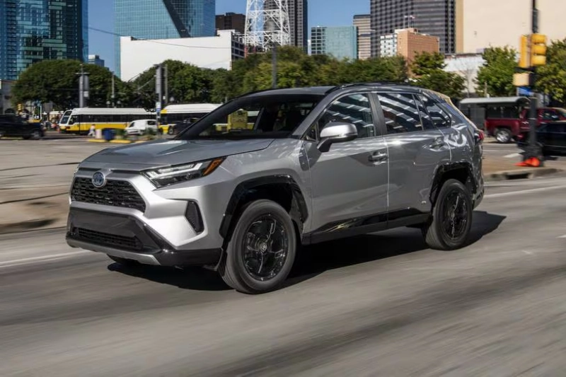 أداء تويوتا راف 4 LTD 4X4 HEV 2025 على الطريق