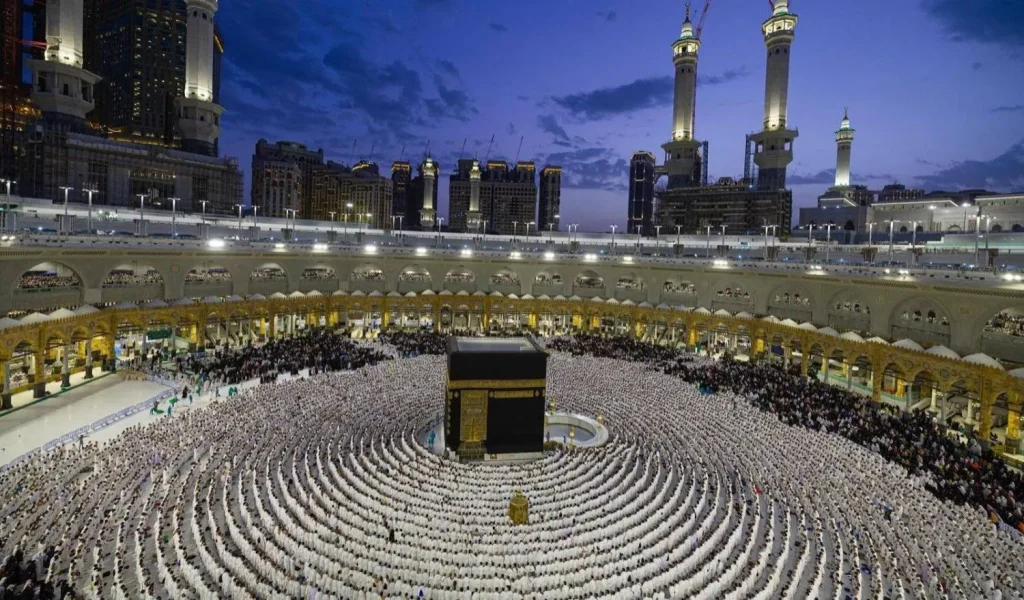 من هم خطباء الجمعة في الحرمين الشريفين؟