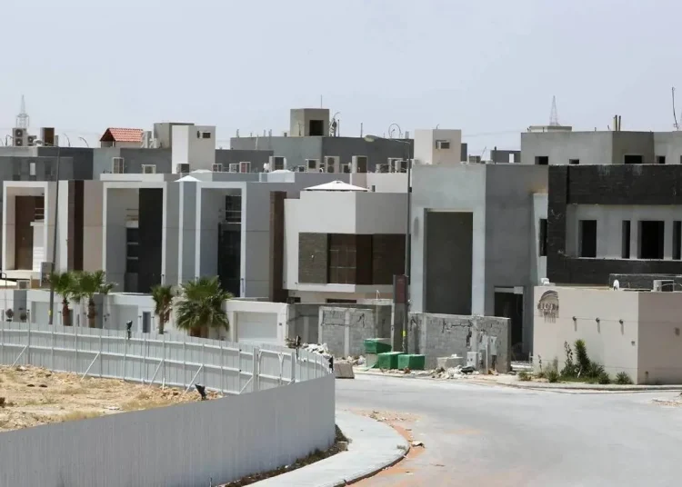 منح المستثمر نسبة من الأراضي مقابل تنفيذ وحدات سكنية