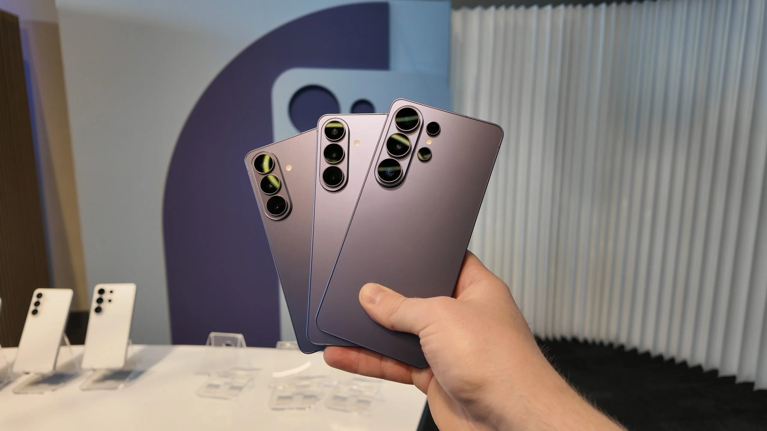 هاتف غالاكسي F70 Pro 5G يقدم شاشة سلسة وأداءً متوازنًا