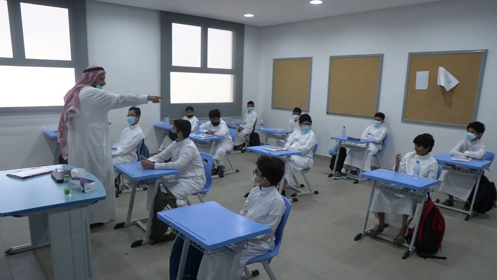 بيئة تعليمية داخل فصل دراسي في إحدى المدارس السعودية