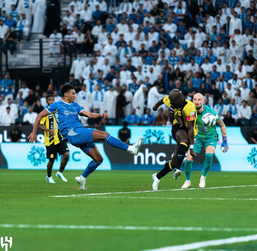 الهلال يستعيد صدارة دوري روشن بثلاثية هجومية