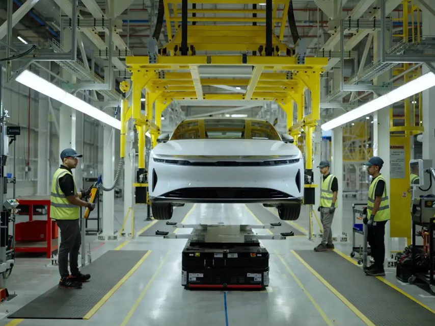 لوسيد تنتج أول سيارة بالسعودية